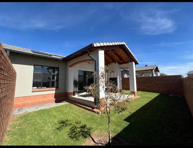 3 BEDROOM SECTIONAL TITLE FOR SALE IN SIX FOUNTAINS RESIDENTIAL ESTATE